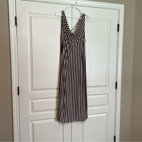 bobeau Dresses & Skirts - Bobeau Lightweight MIDI Dress with tie back (size L)